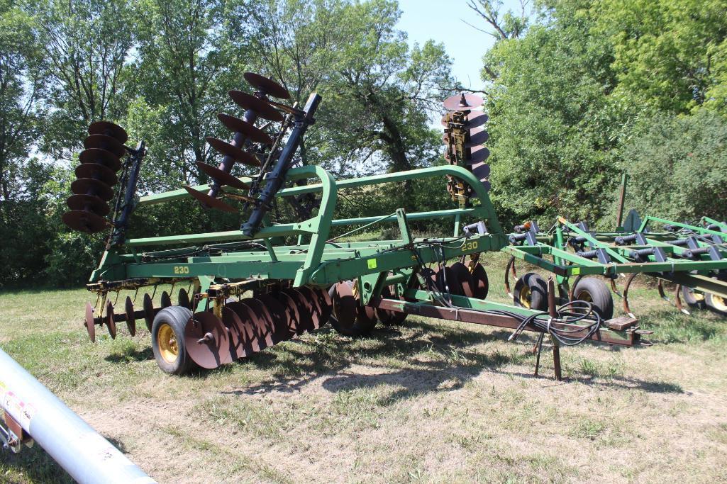 JD 230 Tandem Disk, 21', Spring Scrapers, Hyd Fold