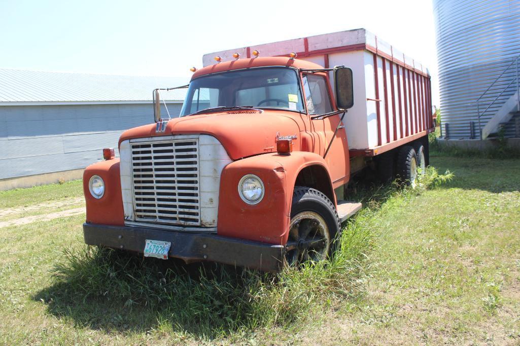 1970 Intl Loadstar 1800 Tandem Axle Grain Truck, 19.5' Box, Hoist, 5&2 Trans,