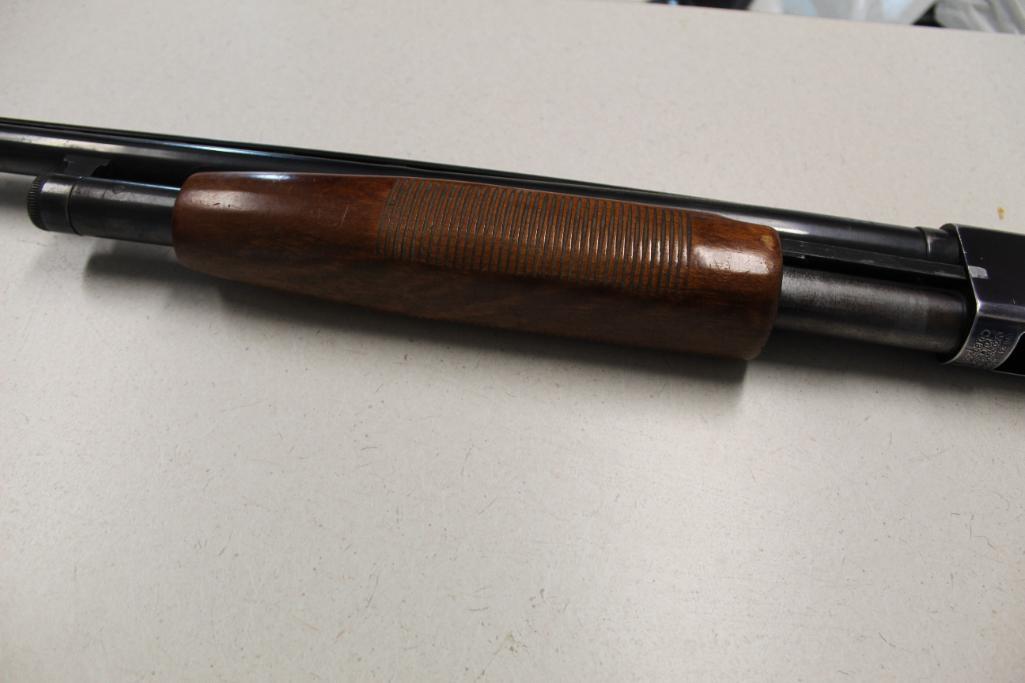 MOSSBERG 500AT 12 GAUGE PUMP, SN G545084, CRACK ON STOCK BEHIND SAFETY,