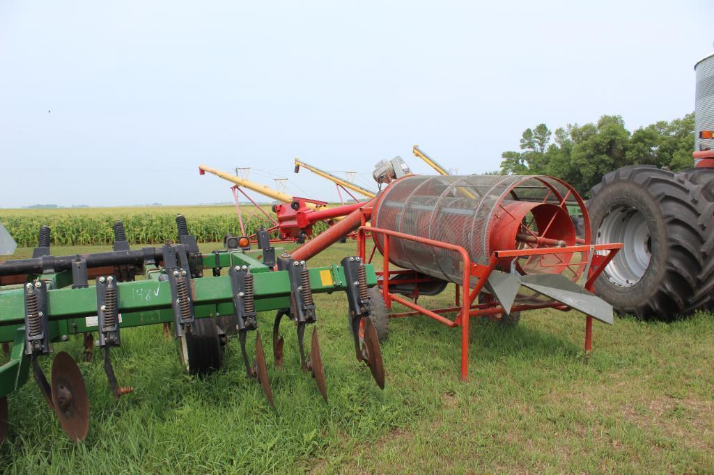 SIOUX ROTARY GRAIN SCREENER, ON CART, LOADING AUGER