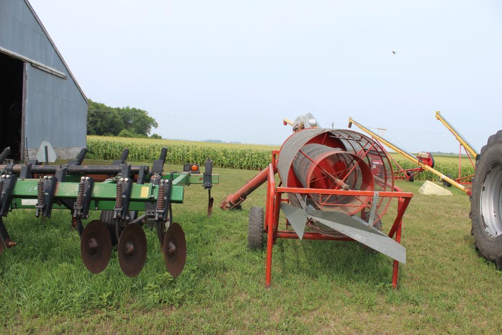 SIOUX ROTARY GRAIN SCREENER, ON CART, LOADING AUGER