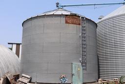 Circle 27' Diameter Grain Bin, 7 Ring, 18'7" Eave, Ladder, Approx 10,000 Bu