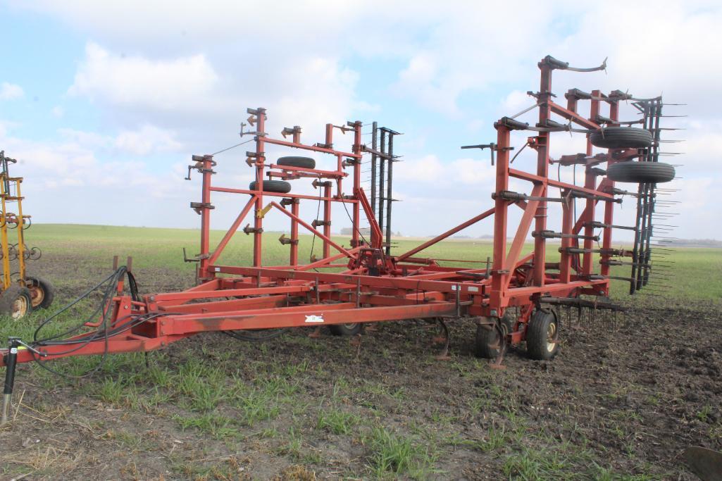 CASE IH 4900 FIELD CULTIVATOR, 30.5', (61) SHANKS, 7" SWEEPS, WALKING TANDEMS, 3 BAR HARROW