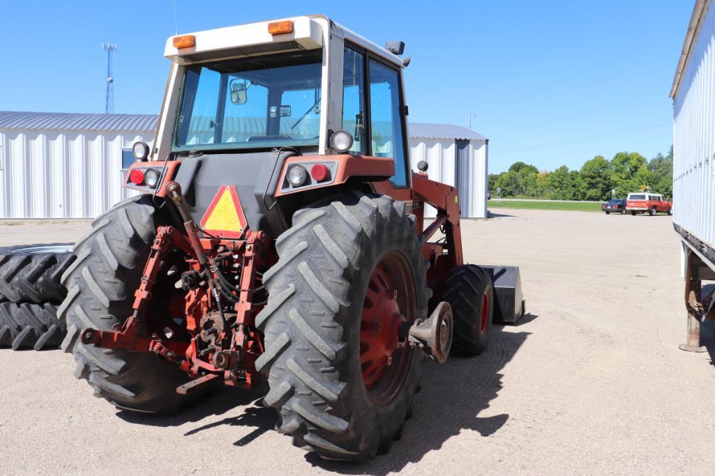 IH 1586 2WD Tractor, 20.8R38 Rears, 16.5-16.1 Fronts, 3Pt, Dual speed pto added,