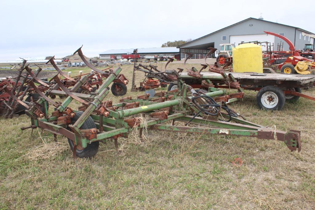 GLENCOE APPROX 20' FIELD CULT, MANUAL FOLD, 3 BAR HARROW