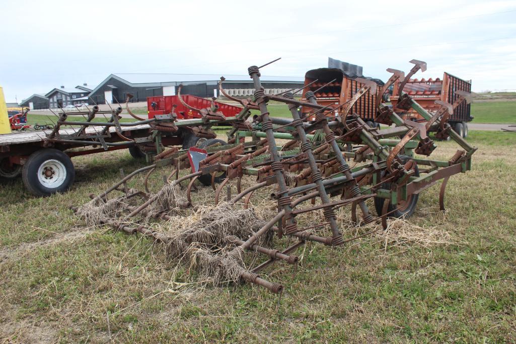 GLENCOE APPROX 20' FIELD CULT, MANUAL FOLD, 3 BAR HARROW