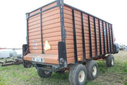 MEYER MODEL 4218 SILAGE BOX ON MEYER 1800 TANDEM AXLE GEAR, FRONT OR REAR UNLOAD, WITH ROOF