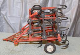 1/16 CASE CHISEL PLOW, HAS BEEN PLAYED WITH, NO BOX