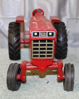 1/16 IH 966, REPAINTED, PAINT CHIPS, NO MUFFLER, NO BOX