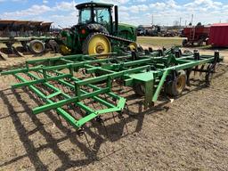 John Deere 12’  19 Shank Disc Chisel