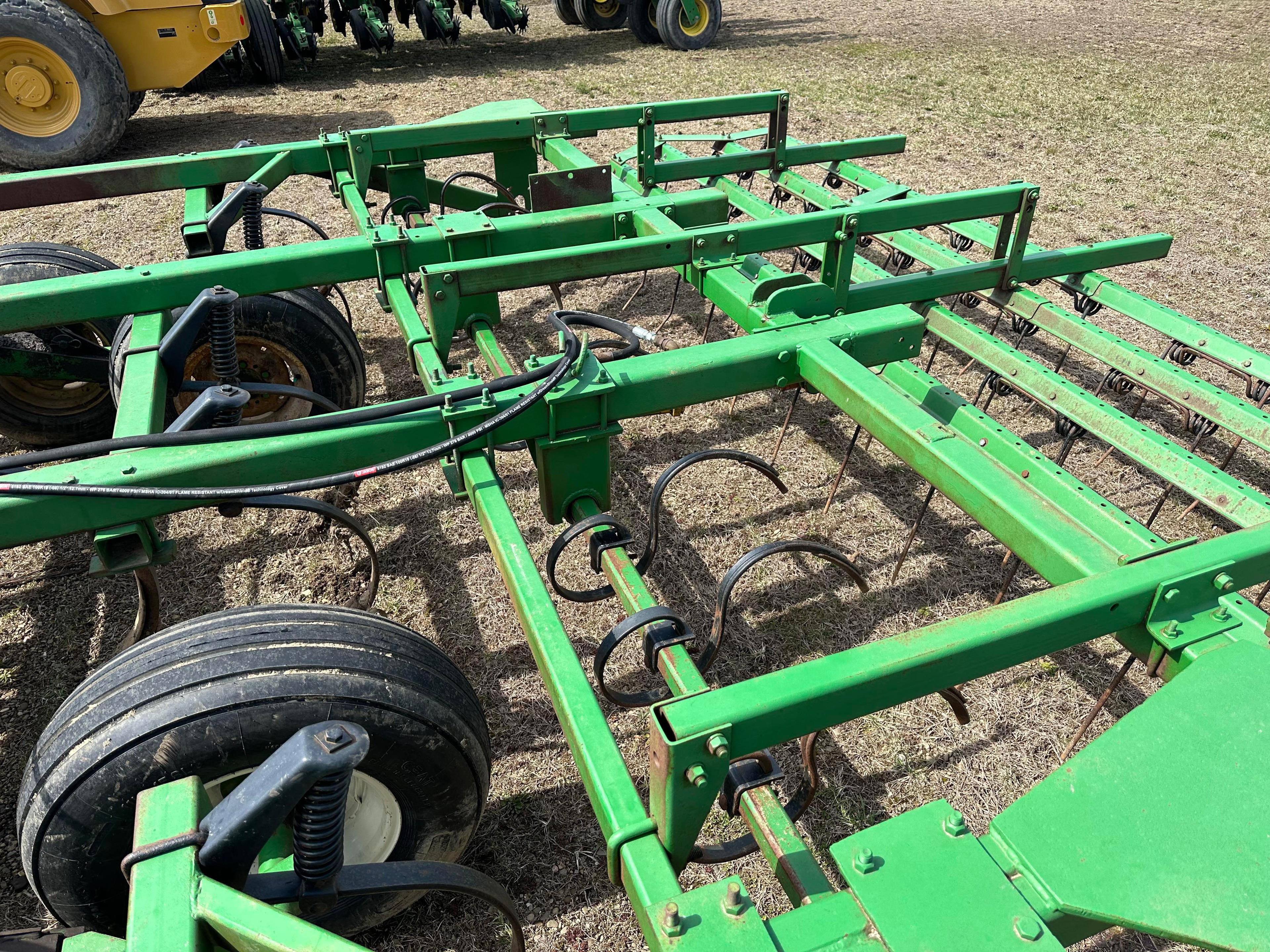 John Deere 12’  19 Shank Disc Chisel