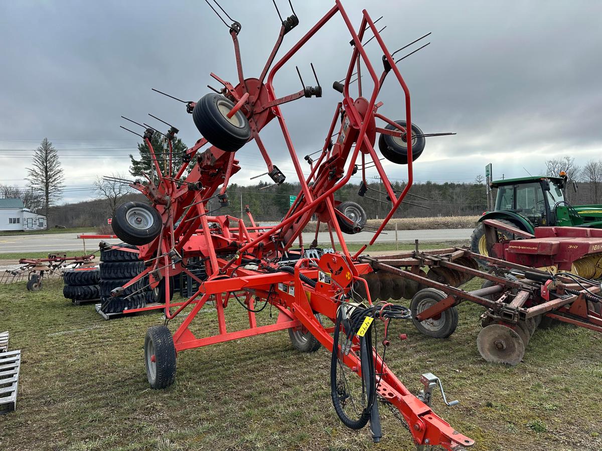 Kuhn GF 7802T  6 Rotor Pull Type Hay Tedder