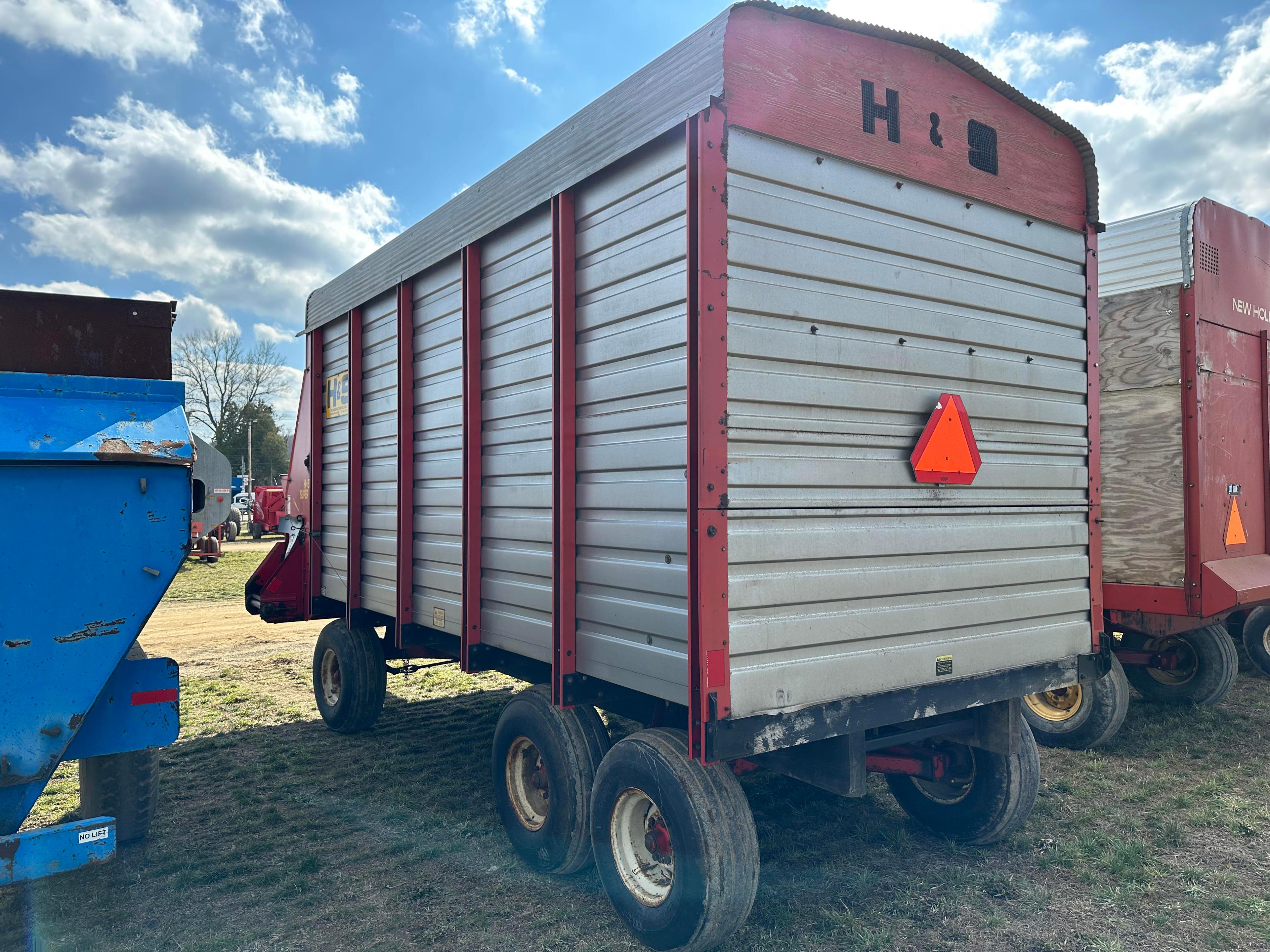 H&S Super 7+4 Forage Box With Knowles 12 Ton Tandem Gear