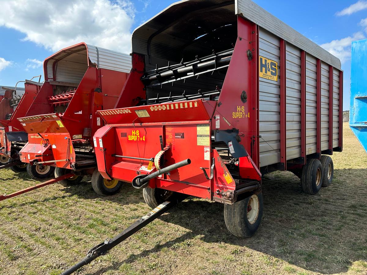 H&S Super 7+4 Forage Box With Knowles 12 Ton Tandem Gear