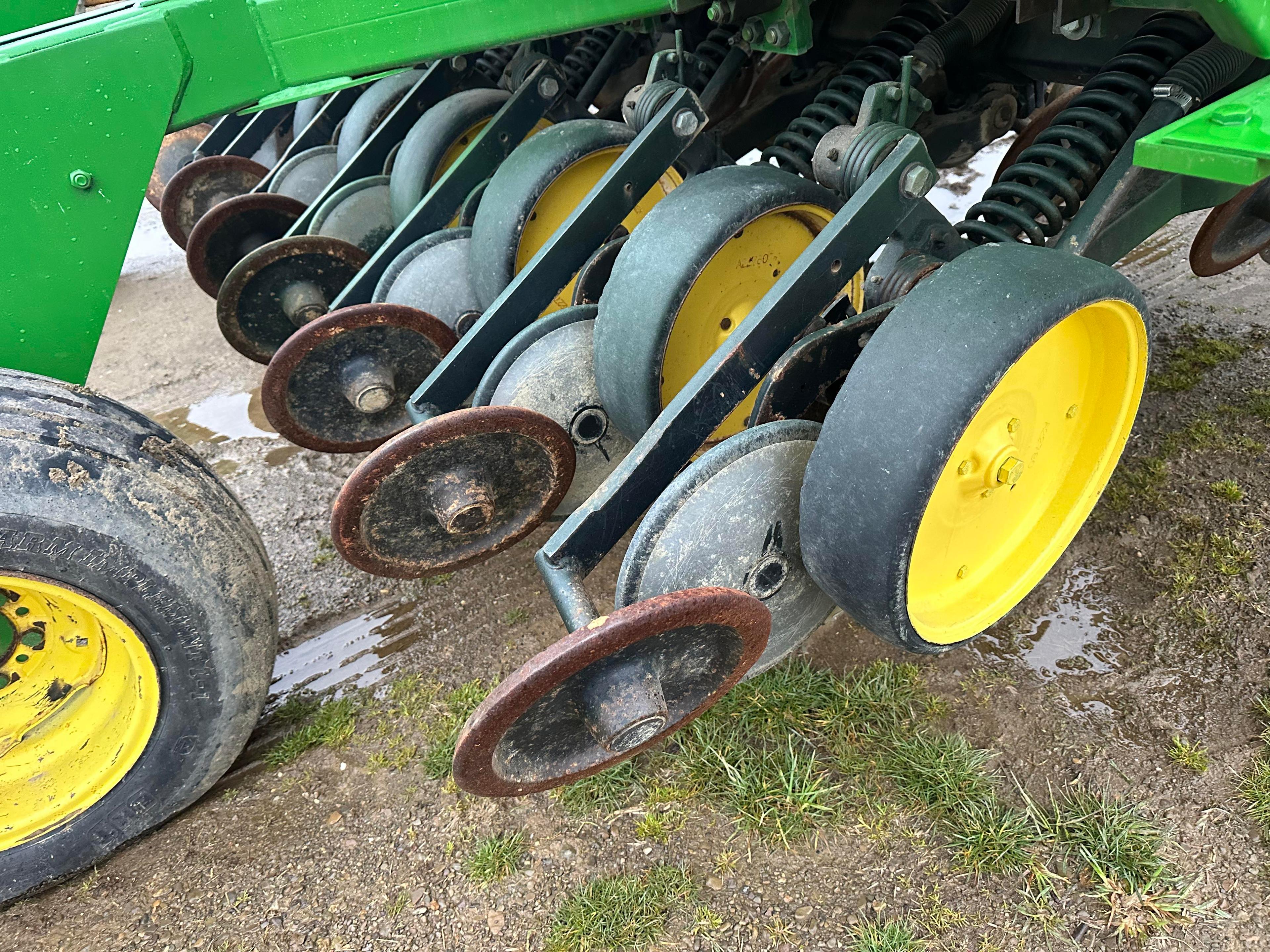 John Deere 750  15’ No Till Grain Drill