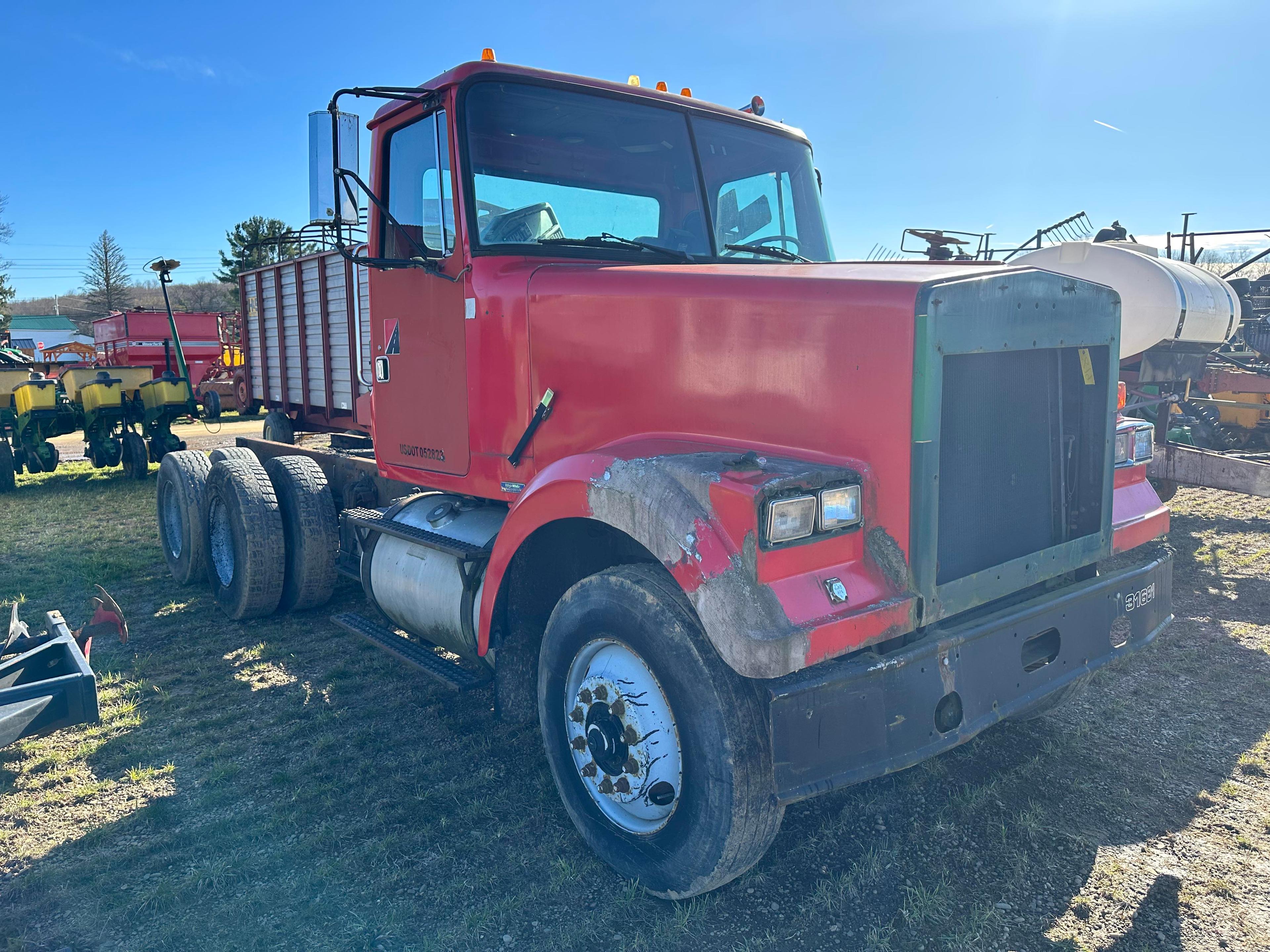 1986 White Tandem Axle Cab & Chassis