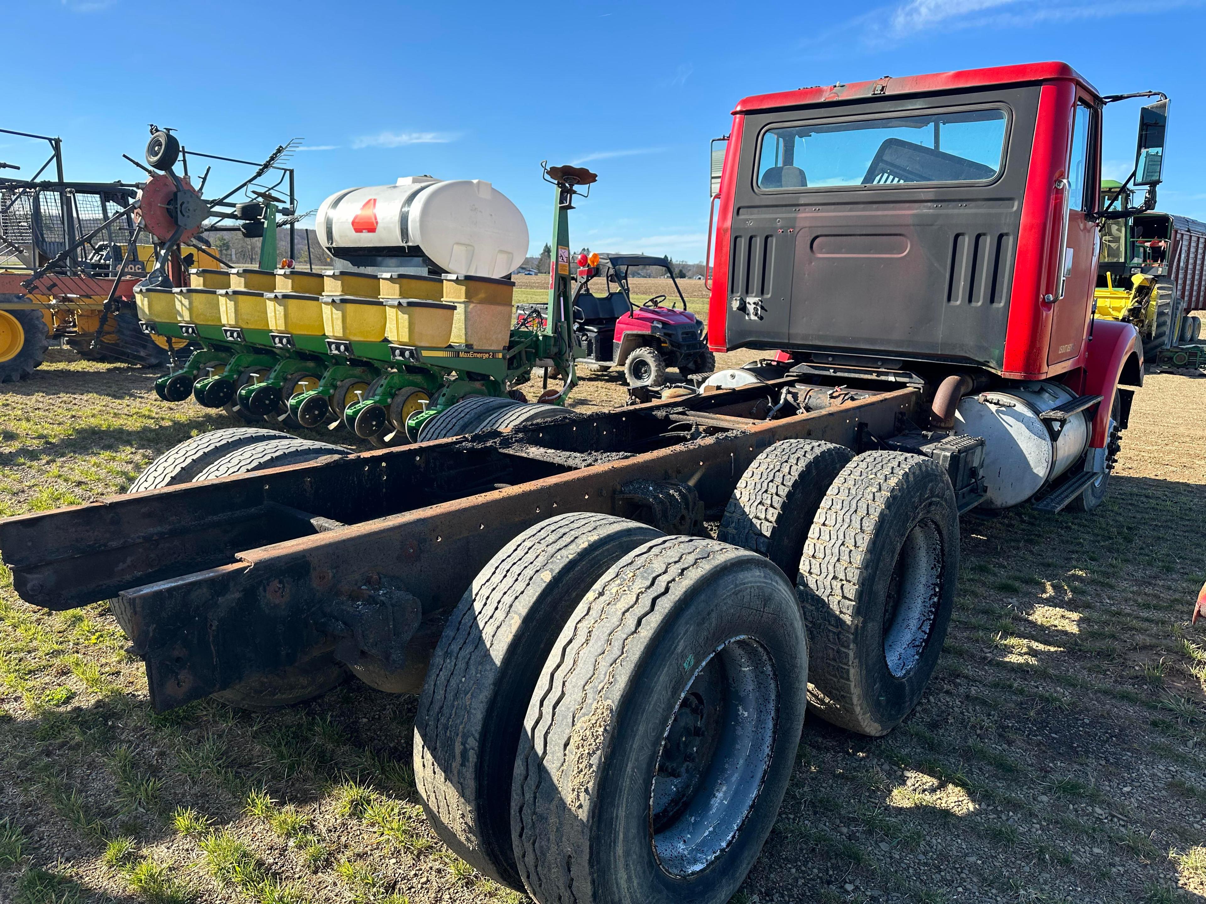 1986 White Tandem Axle Cab & Chassis