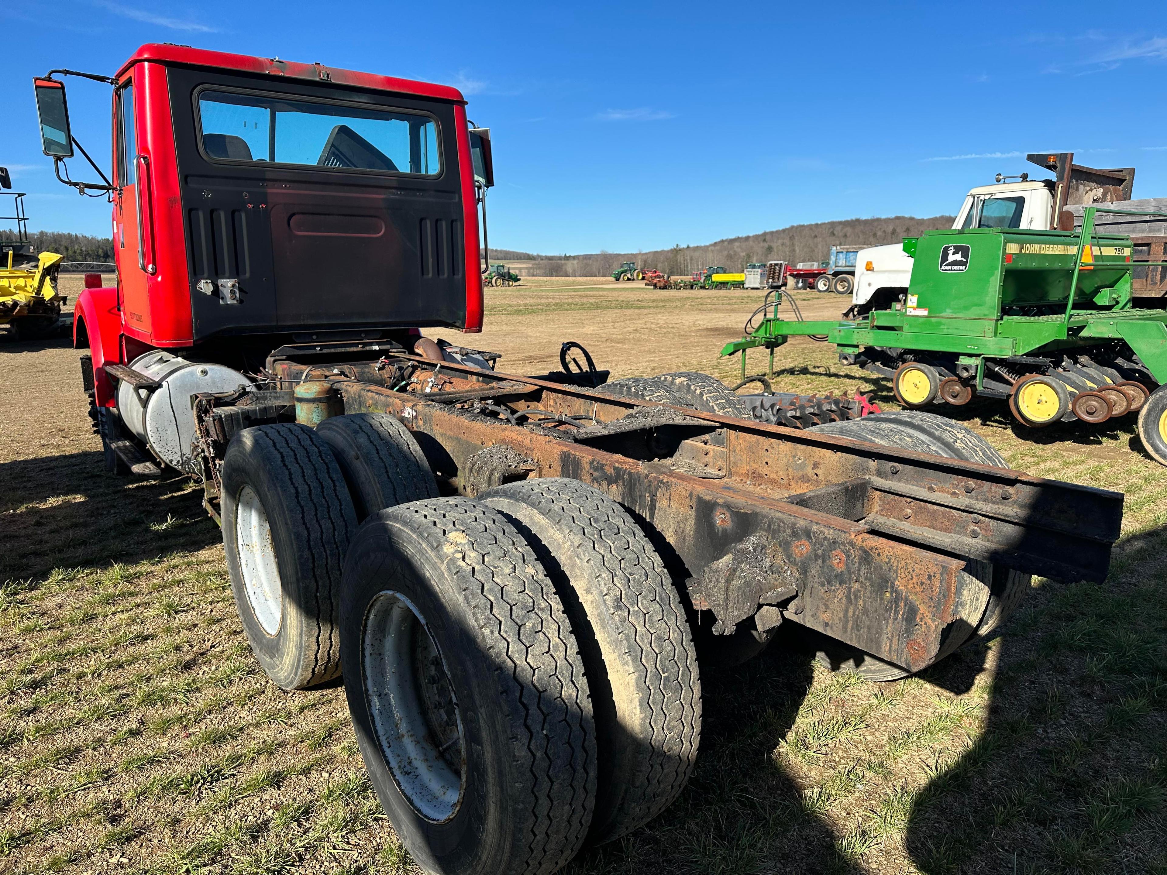 1986 White Tandem Axle Cab & Chassis