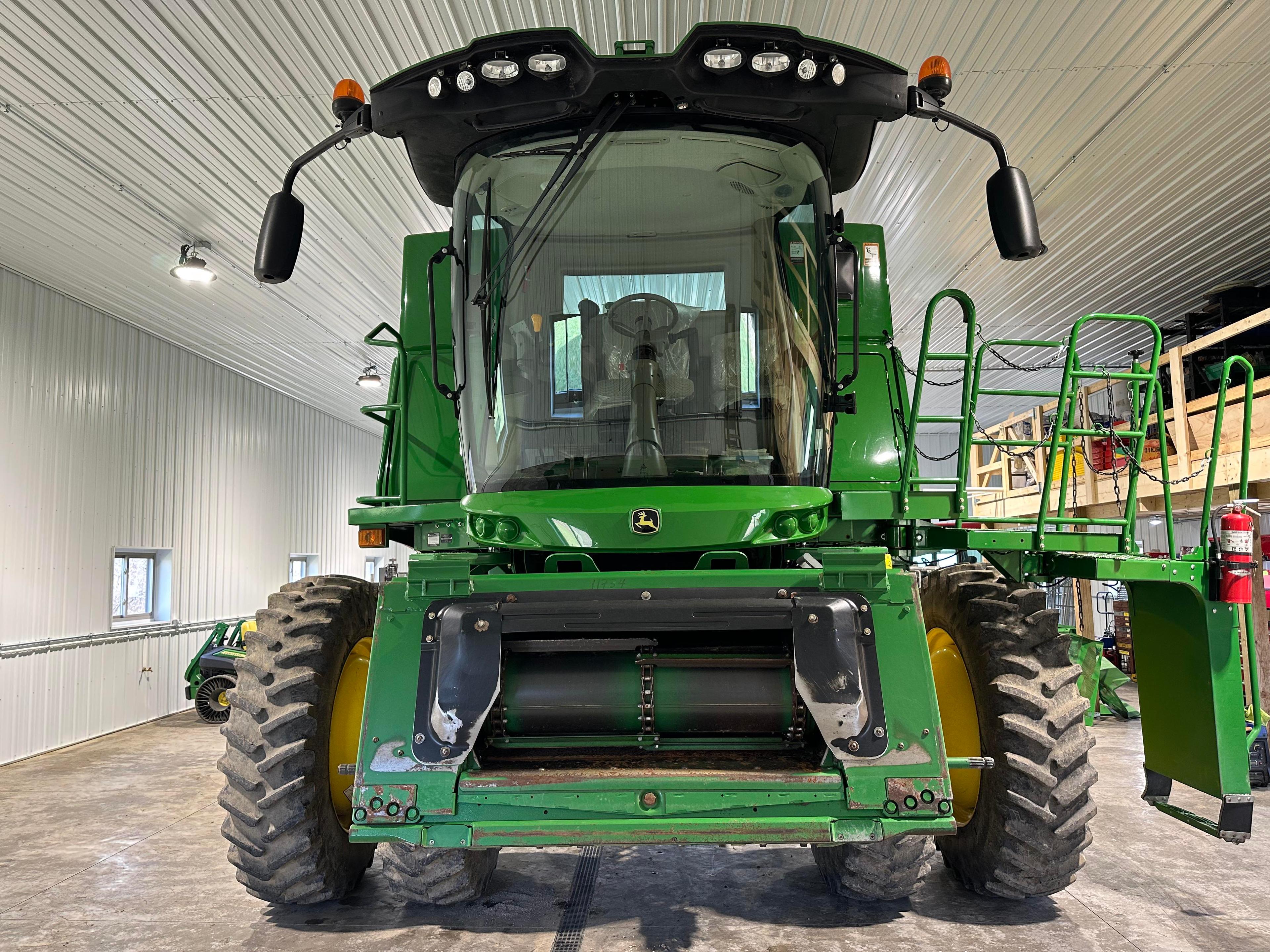 2013 John Deere S550 Combine With 991/588 One Owner Hours, 4 Wheel Drive, Contour Master, Deluxe Cab