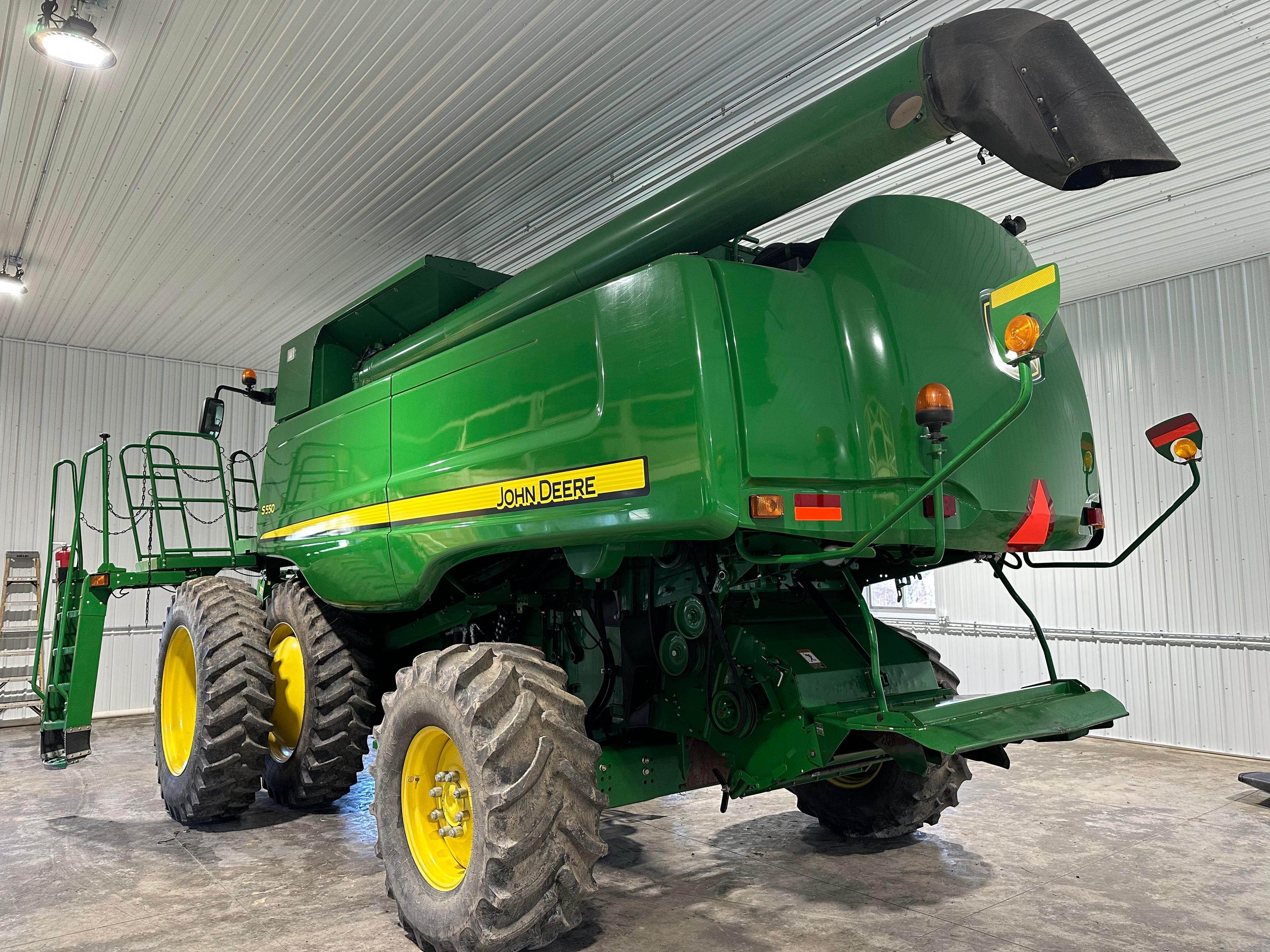 2013 John Deere S550 Combine With 991/588 One Owner Hours, 4 Wheel Drive, Contour Master, Deluxe Cab