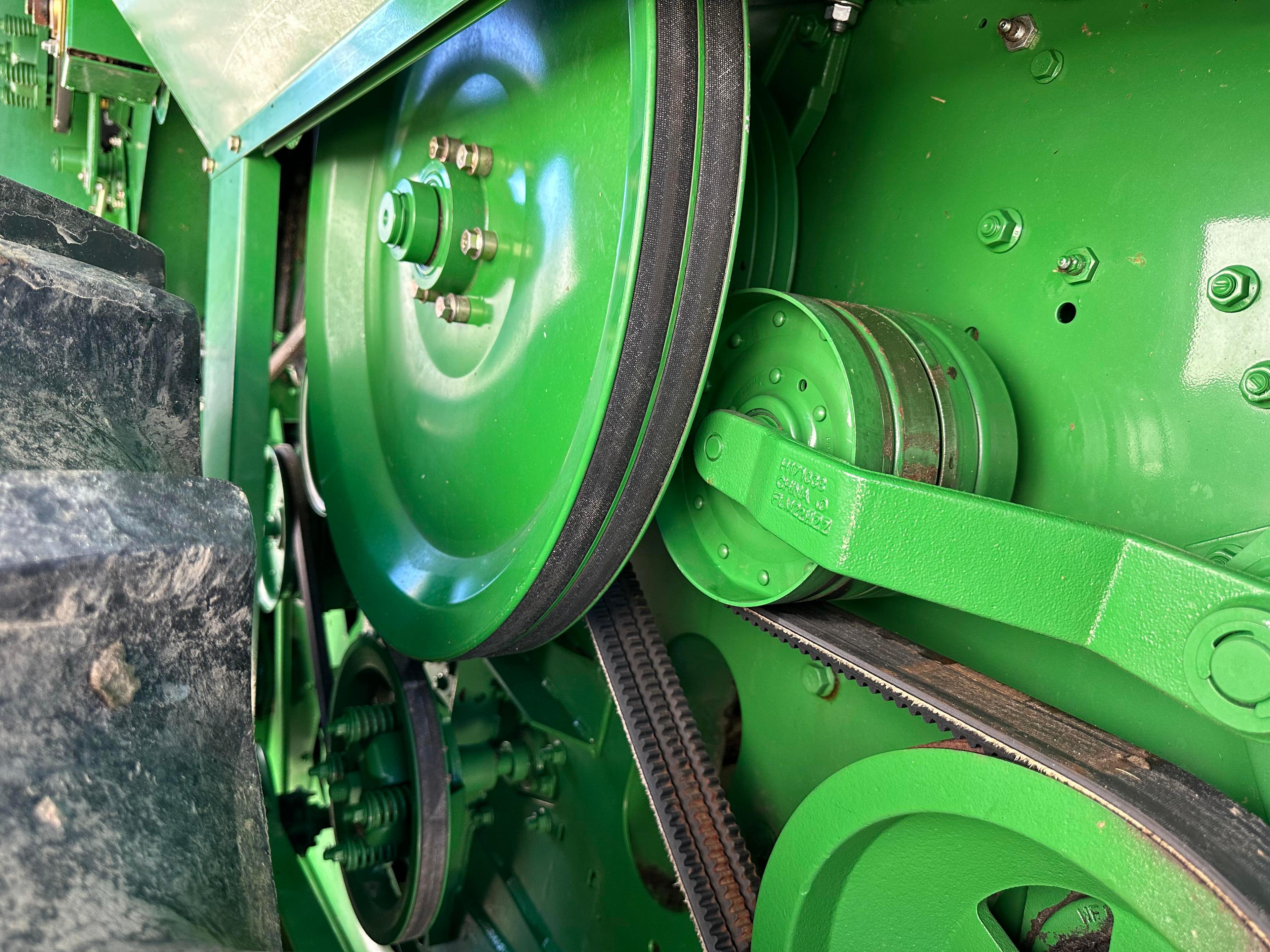 2013 John Deere S550 Combine With 991/588 One Owner Hours, 4 Wheel Drive, Contour Master, Deluxe Cab