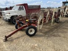 Hesston (H&S) 16 Wheel Bi-Fold Hay Rake