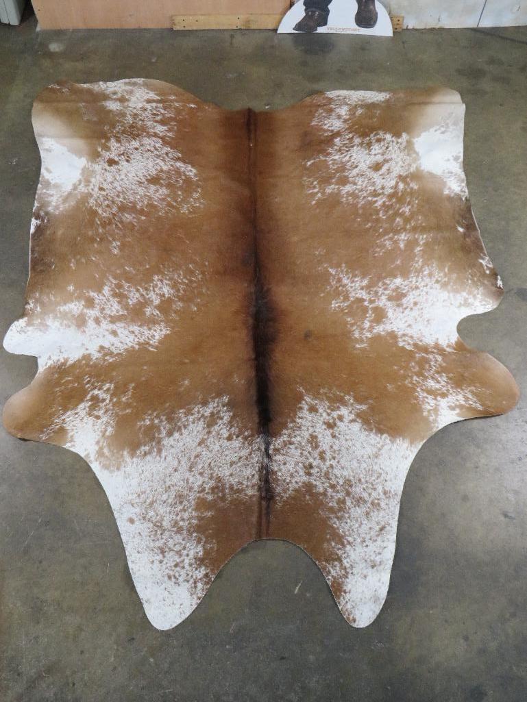 Brand New Beautiful Cowhide Rug TAXIDERMY