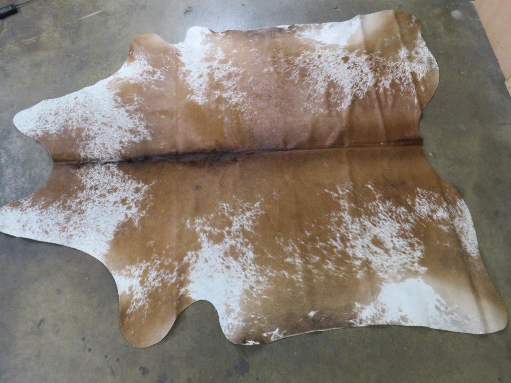 Brand New Beautiful Cowhide Rug TAXIDERMY