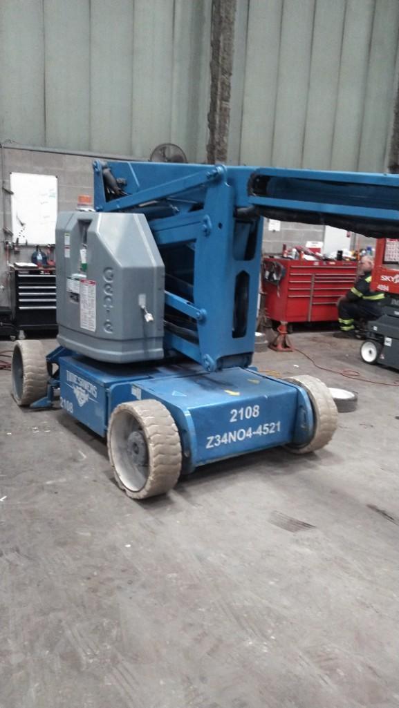 Genie Z34/22N Articulating Boom Lift (S/N Z34N04-4521, Year 2004), with 34'4" Platform Height, 30" x