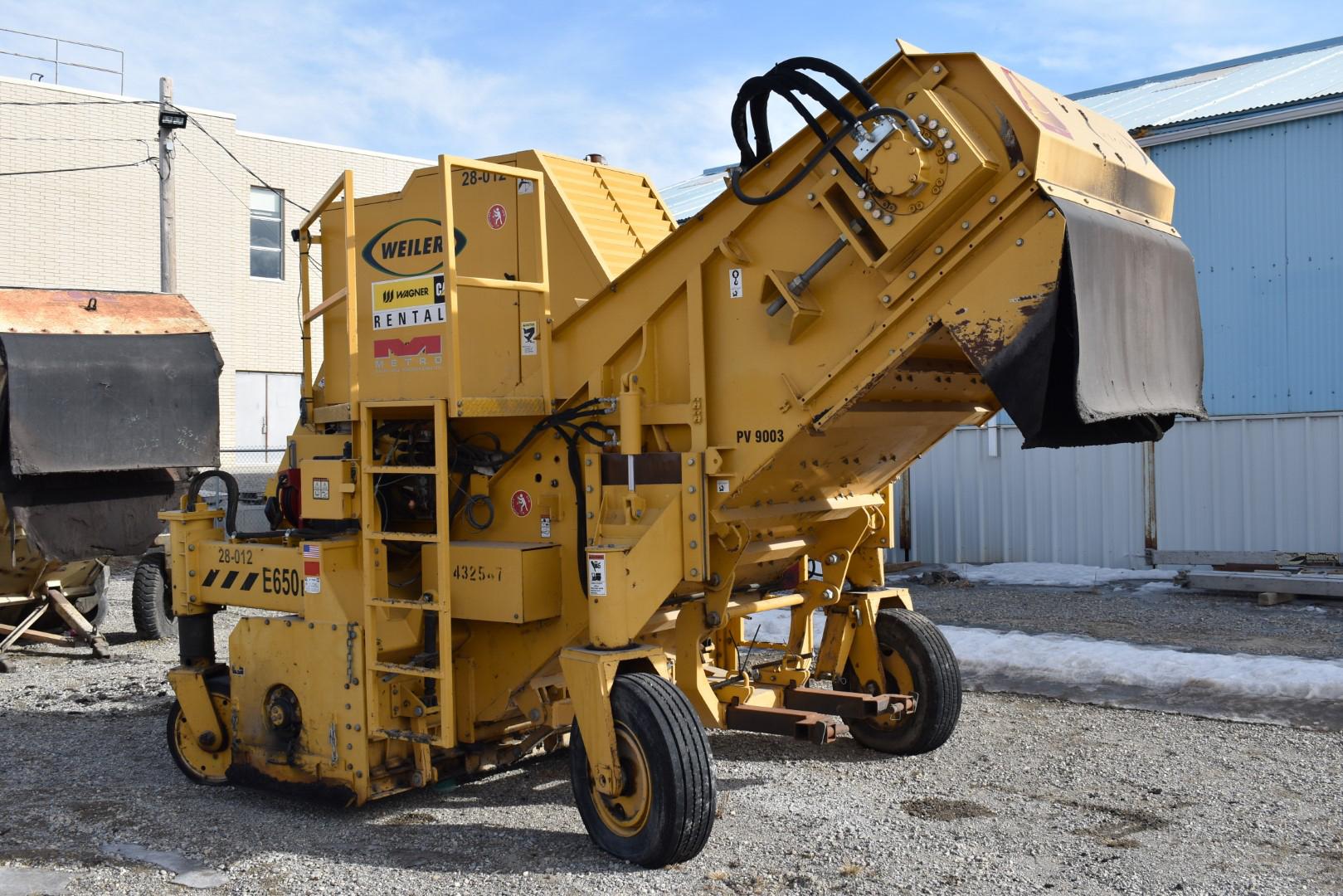 WEILER CATERPILLAR (2014) E650B WINDROW ELEVATOR WITH APPROX. 1,716 HOURS (RECORDED ON METER AT TIME