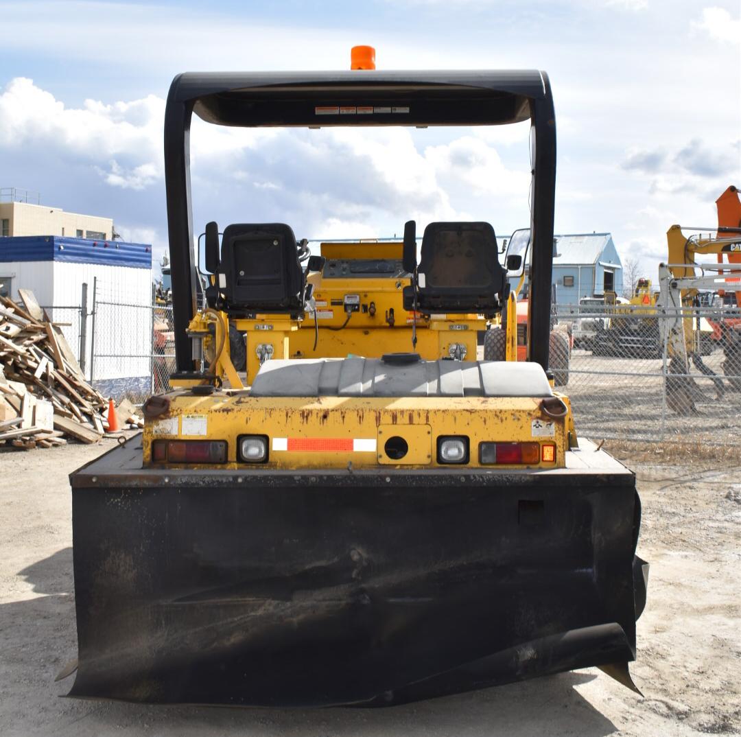 SAKAI (2010) GW750-2 PNEUMATIC TIRE VIBRATORY ROLLER COMPACTOR WITH (3) FRONT & (4) REAR TIRES,