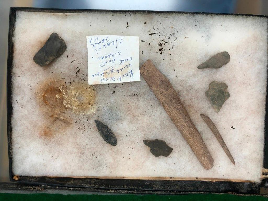 x2 Frames Halifax PA Indian Artifacts Arrowheads, Clemson Island Ex: T. Enders