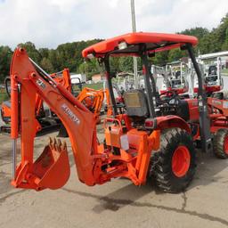 Kubota B26 4WD Tractor w/TL500 Front End Loader & BT 820 Back Hoe Attachment, S/N 55256