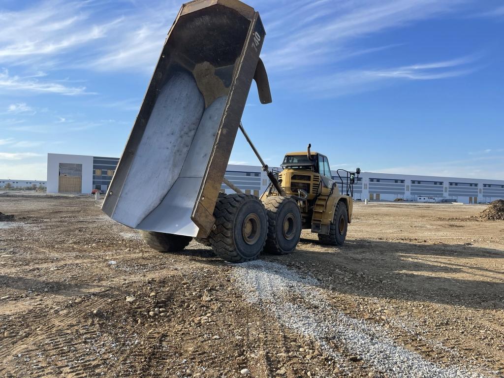 2002 CATERPILLAR 740 Articulated Dump Truck, SN AXM00373