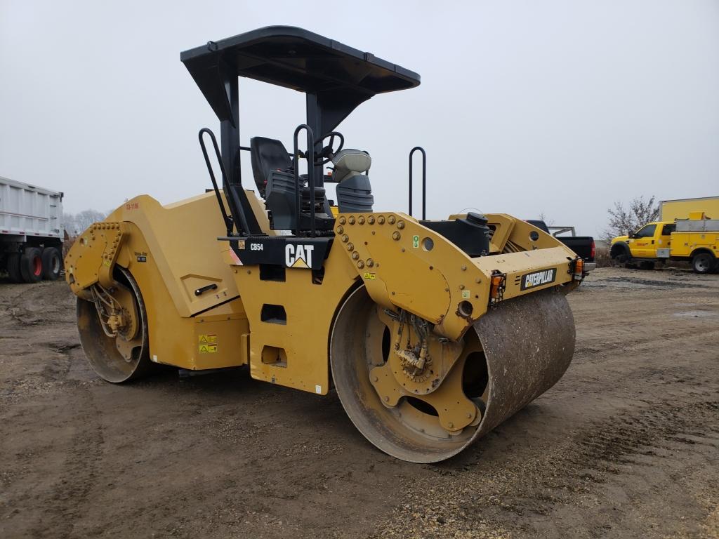 2011 Caterpillar CB54 Tandem Roller, SN JLM00353