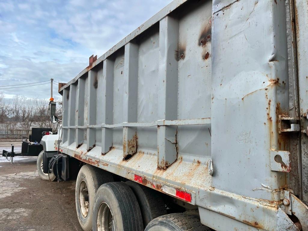 1998 Mack RD688 Tri/A Dump Truck