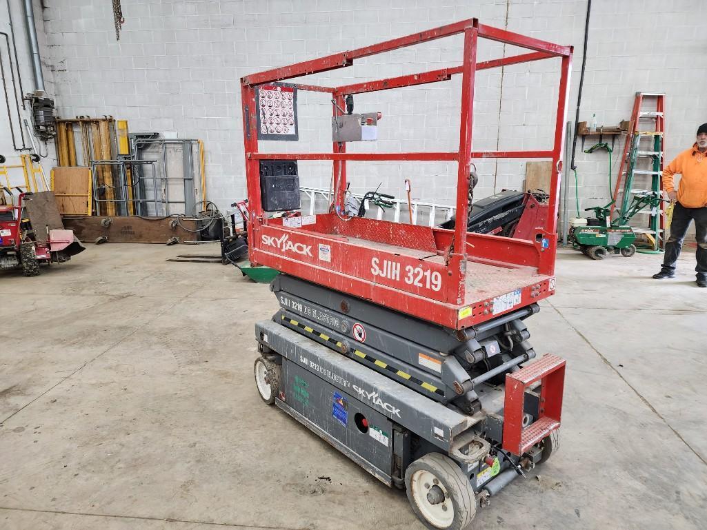 2012 Skyjack SJIII3219 550 Lb Cap Scissorlift