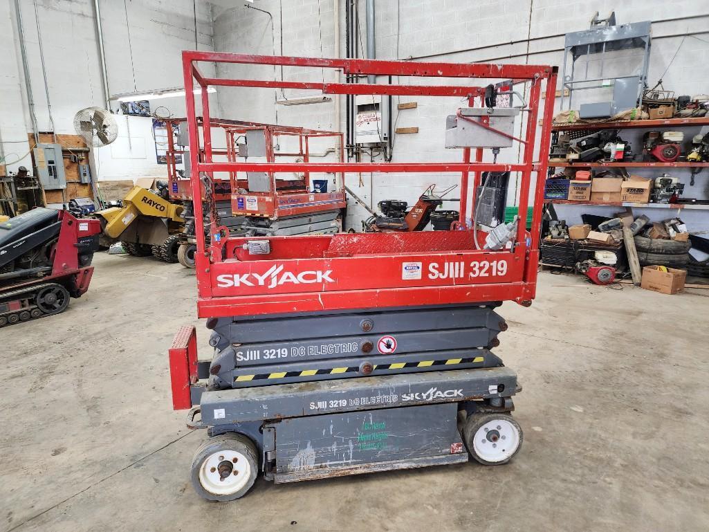 2012 Skyjack SJIII3219 550 Lb Cap Scissorlift