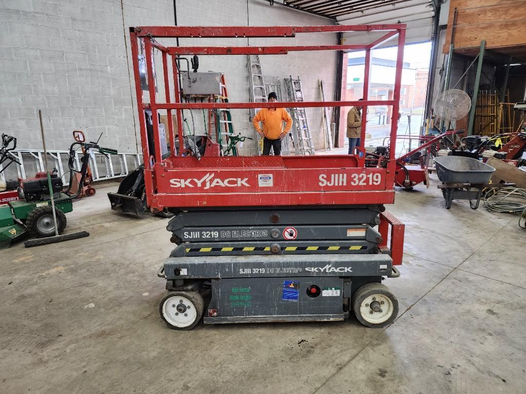 2012 Skyjack SJIII3219 550 Lb Cap Scissorlift