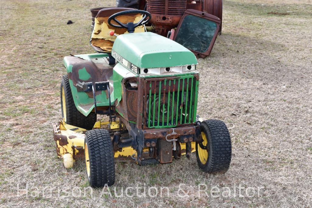 John Deere 318 Riding Lawn Mower