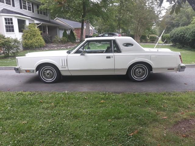 1981 Lincoln Continental Coupe.Fully original.Low mile.Cold Air Conditionin