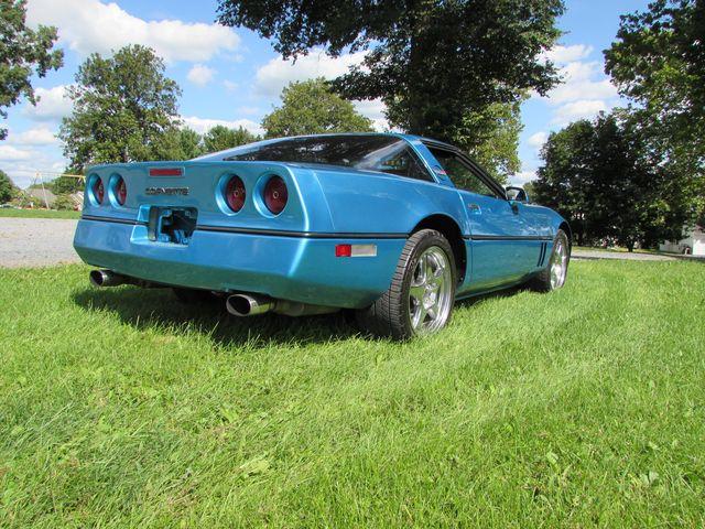 1985 Chevrolet Corvette Coupe. Nice clean car. Runs and drives as it should