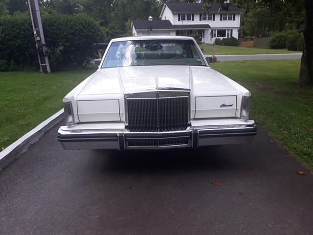 1981 Lincoln Continental Coupe.Fully original.Low mile.Cold Air Conditionin