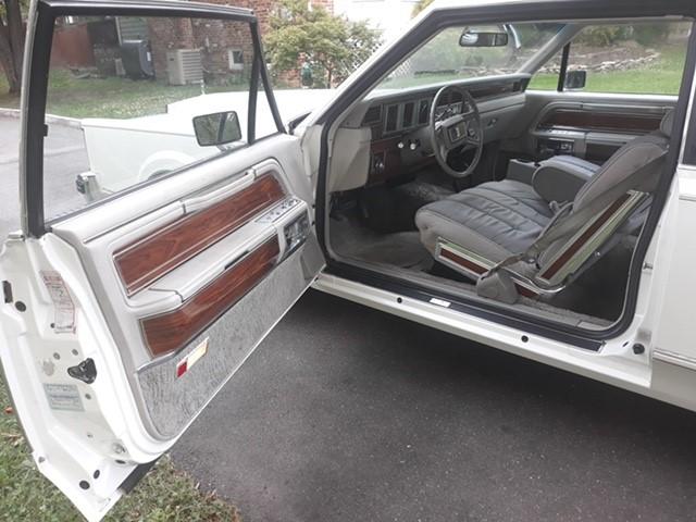 1981 Lincoln Continental Coupe.Fully original.Low mile.Cold Air Conditionin