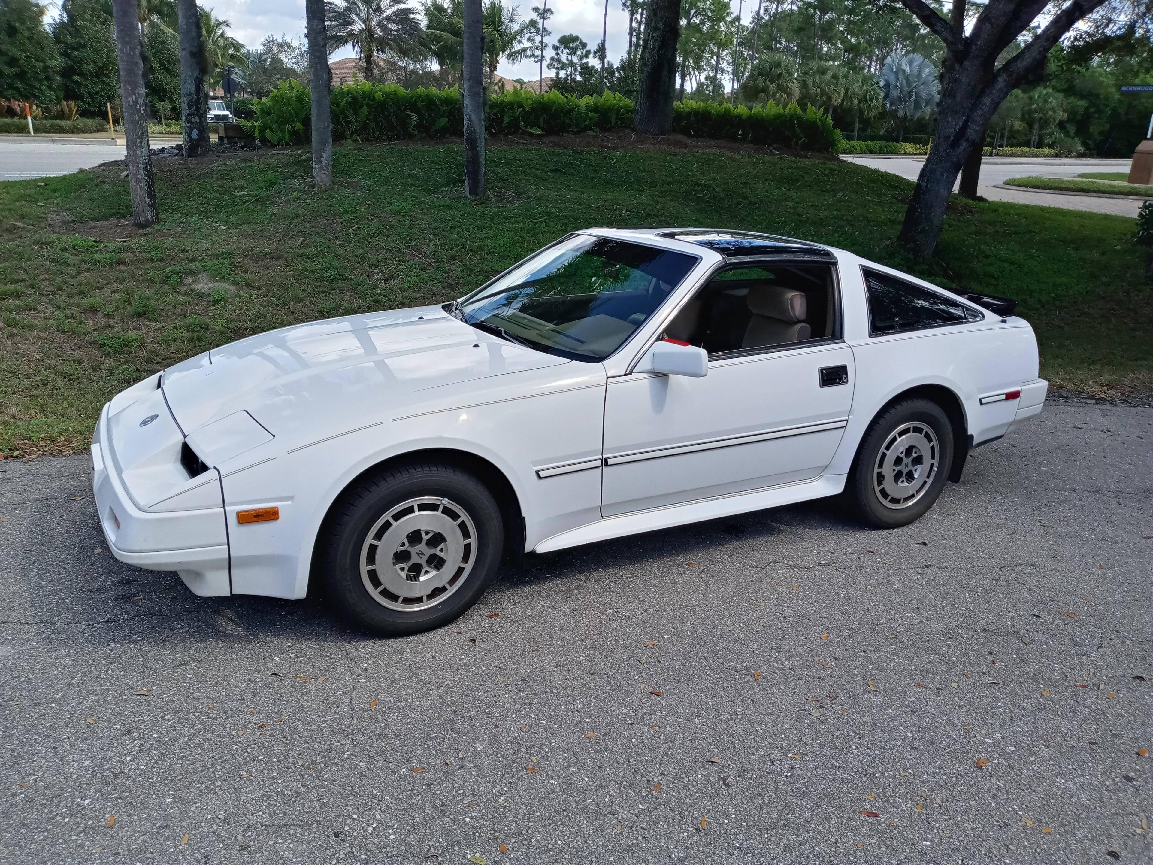 1986 Nissan 300ZX Coupe. 3.0L V6 engine. 5 speed manual transmission. Power