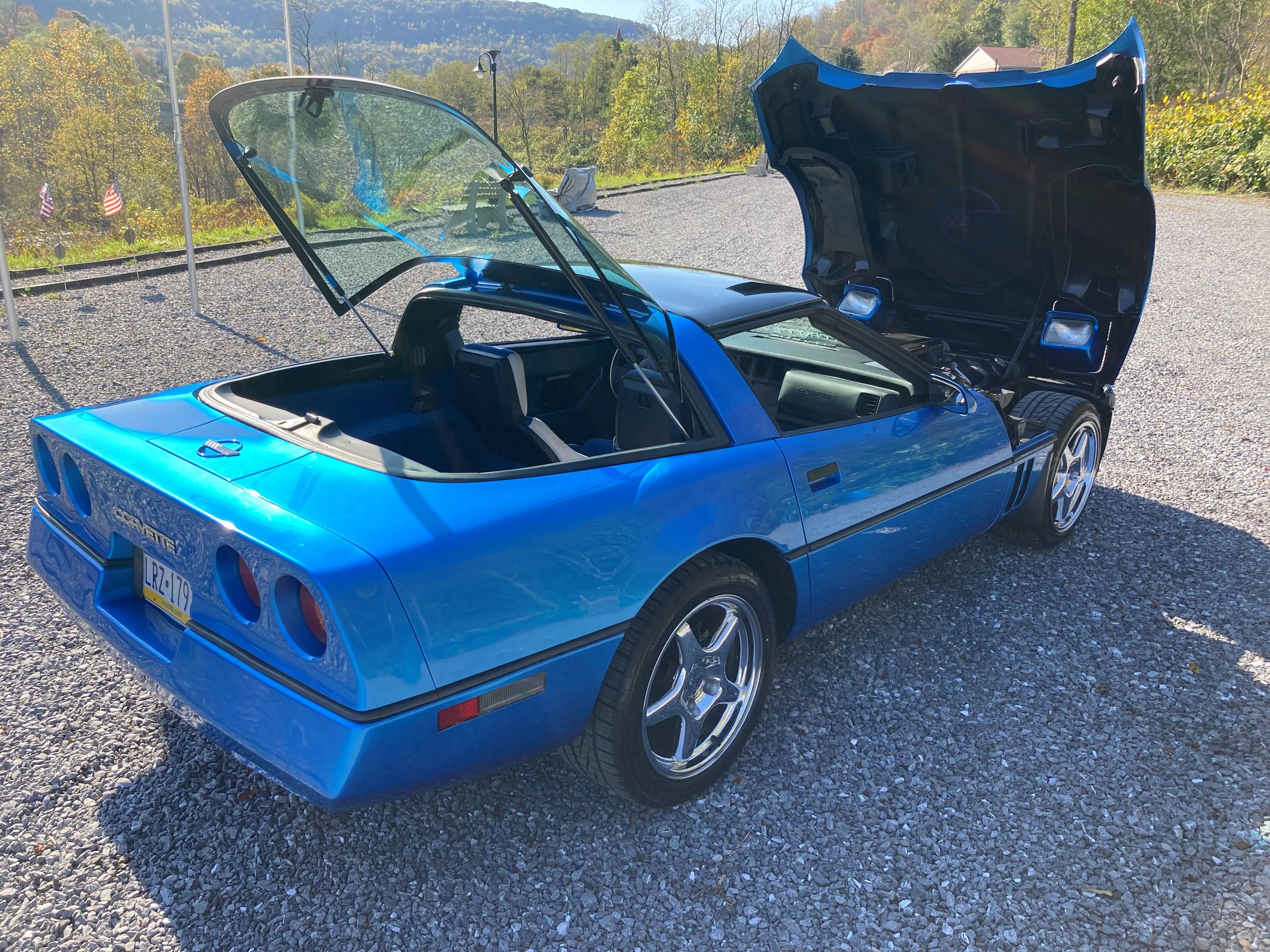 1984 Chevrolet Corvette Coupe. 5.7L Crossfire fuel injection. Automatic tra