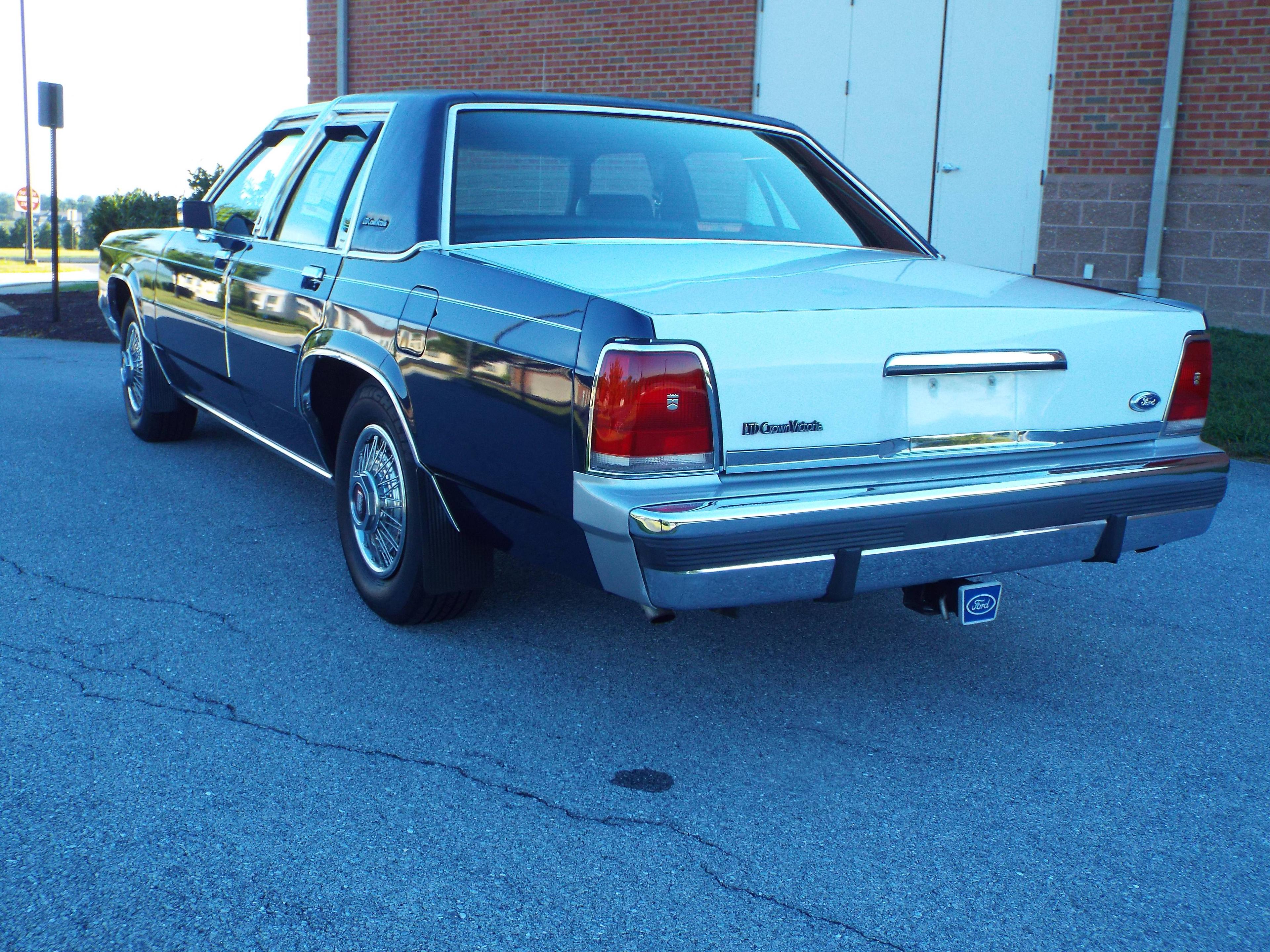1988 Ford Crown Victoria Sedan. Very clean low mileage car. Ordered by the