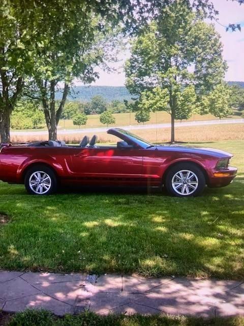 2005 FORD MUSTANG RED 2 DOOR CONVERTIBLELOW MILES - 73,016MINT CONDITIONALW