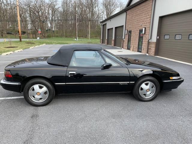 1990 Buick Reatta Convertible. Black convertible top. 40k miles. Owners por