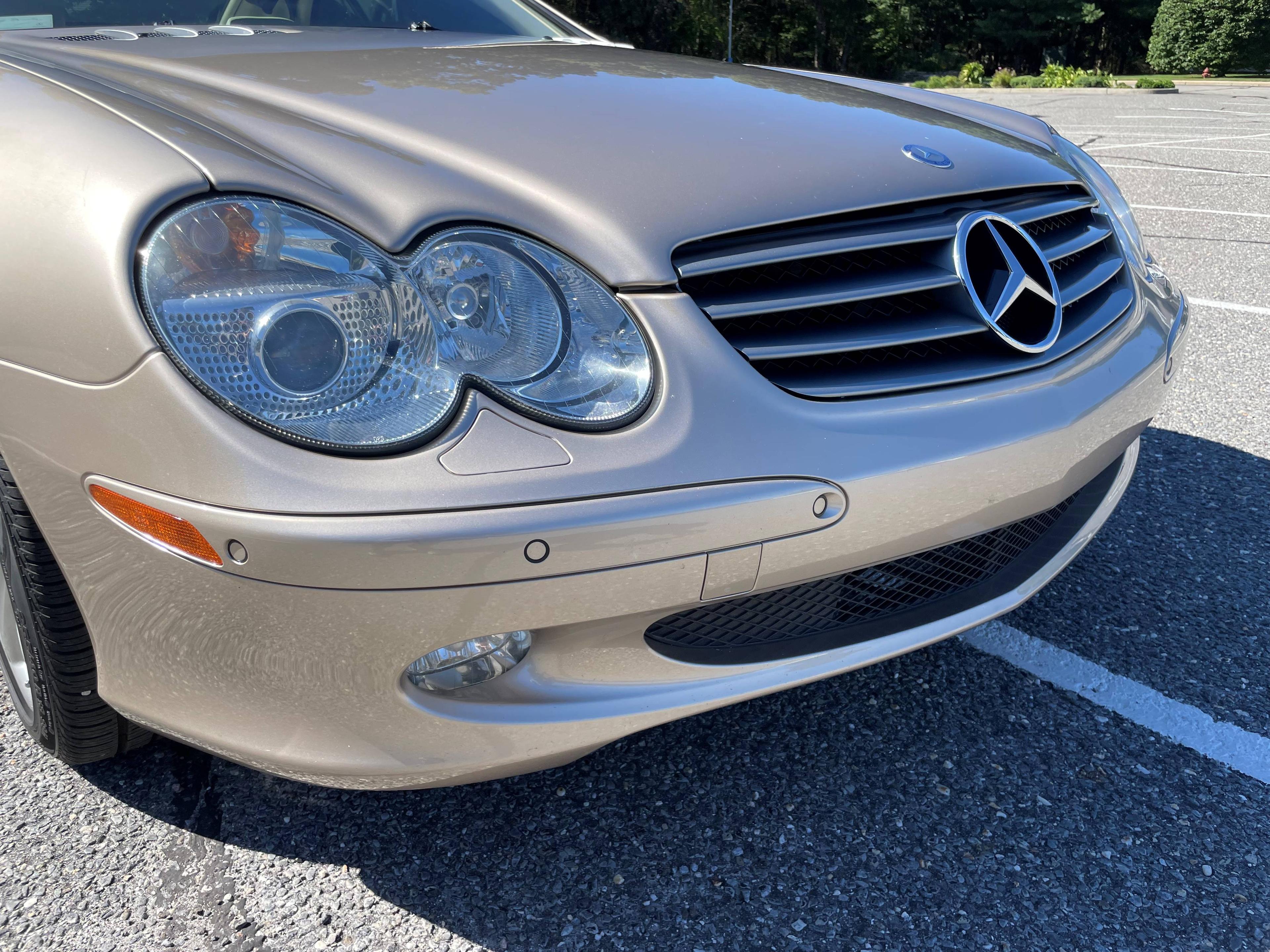 2004 Mercedes-Benz SL500 Convertible. 5.0L 302HP V8 Engine. 7 Speed Automat